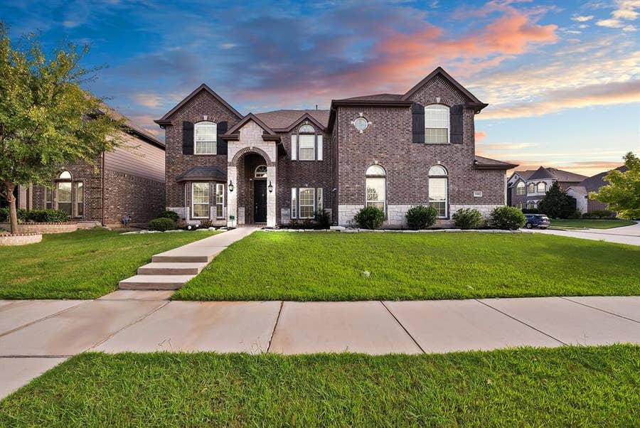 Property photo for 5100 Windstone Drive, Fort Worth, TX
