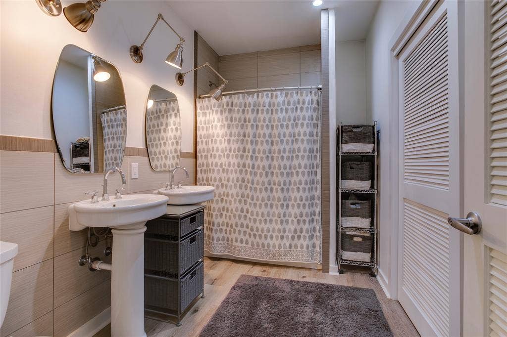 1719 Corday Street, Dallas, TX 75218 ADU Bath