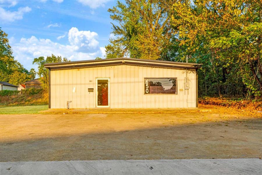 Property photo for 650 N Main Street, Paris, TX