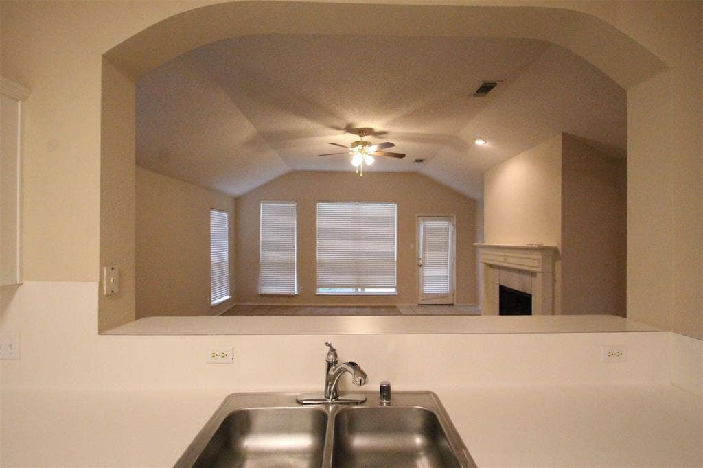 2920 COVENTRY LN, McKinney, TX 75069 2920 COVENTRY LN, McKinney, TX 75069