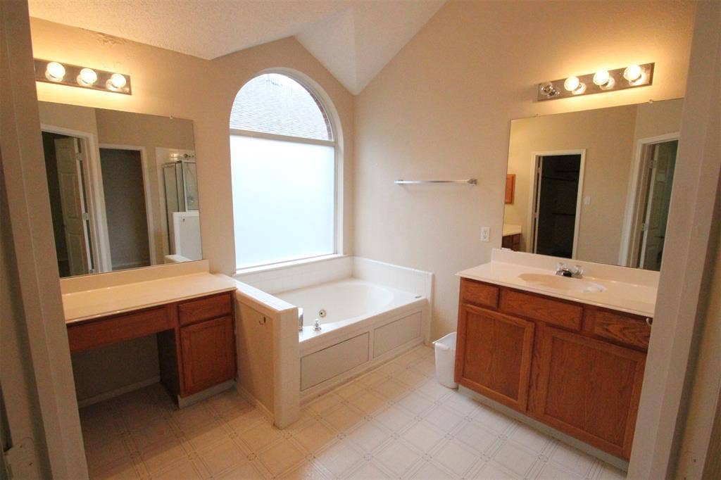 2920 COVENTRY LN, McKinney, TX 75069 2920 COVENTRY LN, McKinney, TX 75069