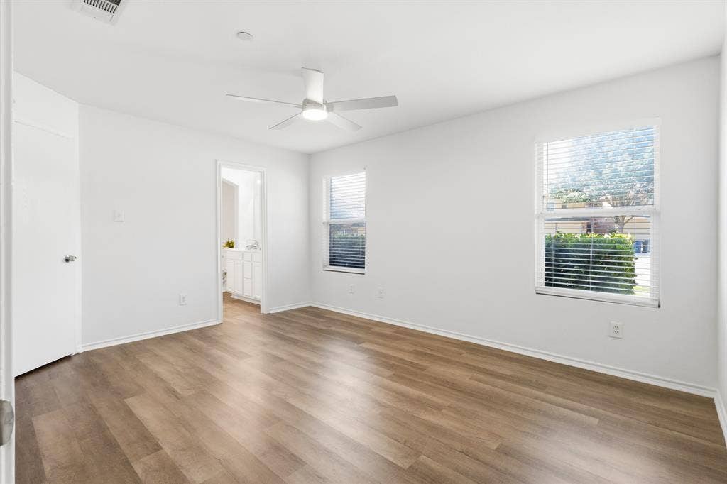 Recessed lighting, wood-finish flooring, ceiling fan, and white window blinds