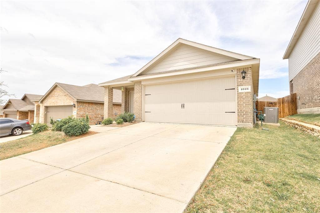 1016 Rio Bravo Drive, Forney, TX 75126 1016 Rio Bravo Drive, Forney, TX 75126