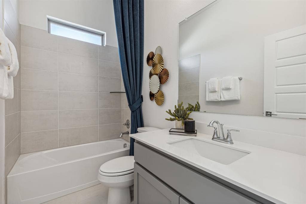 4705 Starlight Drive, McKinney, TX 75071 Bathroom in the Van Gogh II home plan by Trophy Signature Homes – REPRESENTATIVE PHOTO