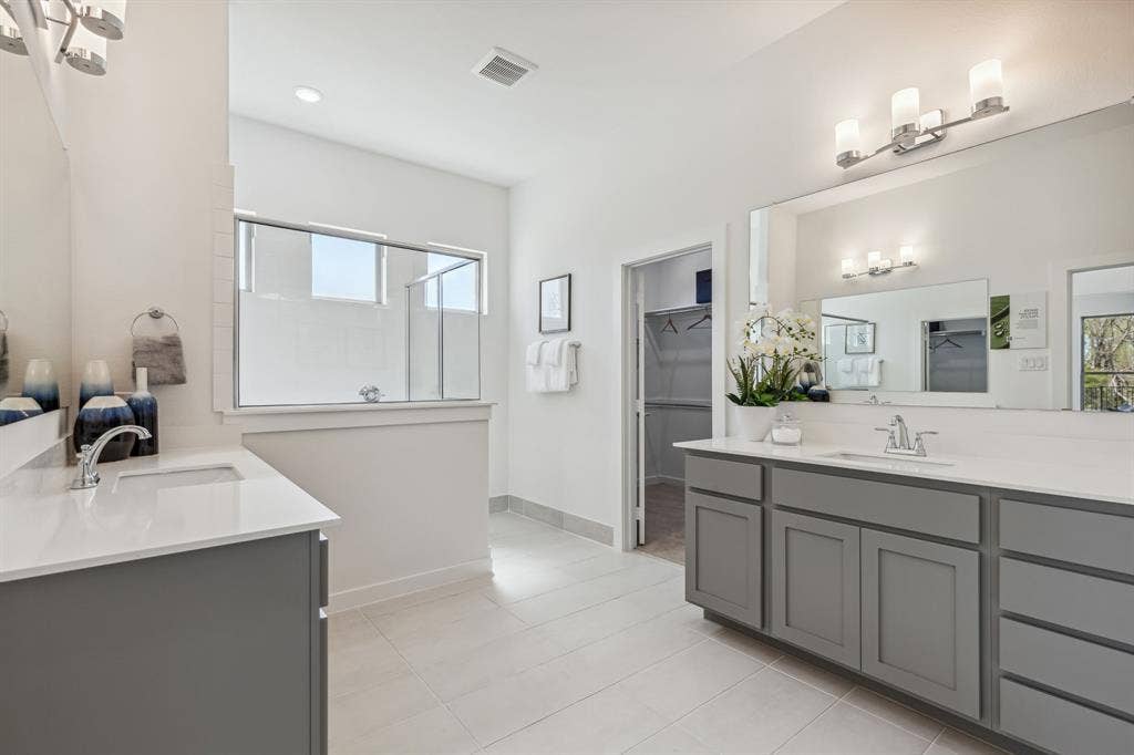 4705 Starlight Drive, McKinney, TX 75071 Primary Bathroom in the Van Gogh II home plan by Trophy Signature Homes – REPRESENTATIVE PHOTO