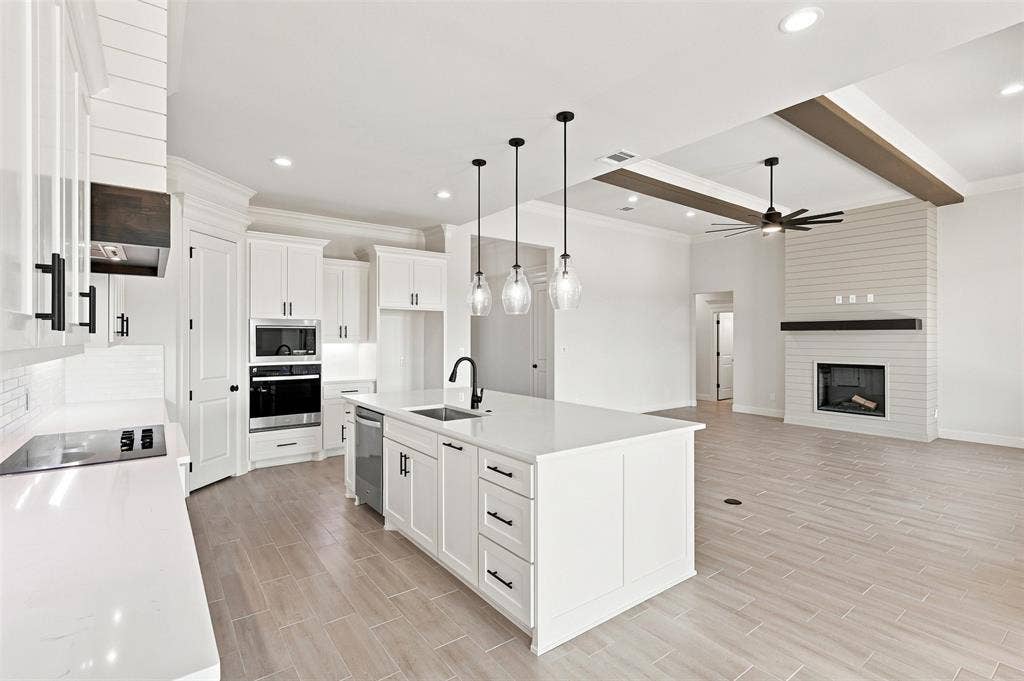 3155 Infinity Drive, Weatherford, TX 76087 3155 Infinity Drive, Weatherford, TX 76087
