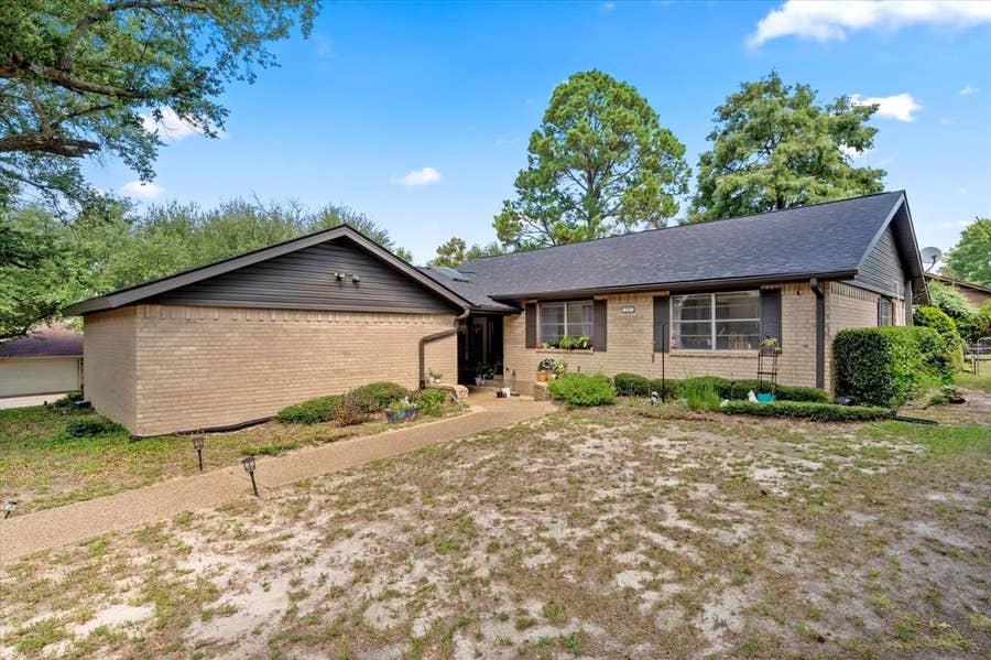 Property photo for 107 Karen Court, Athens, TX