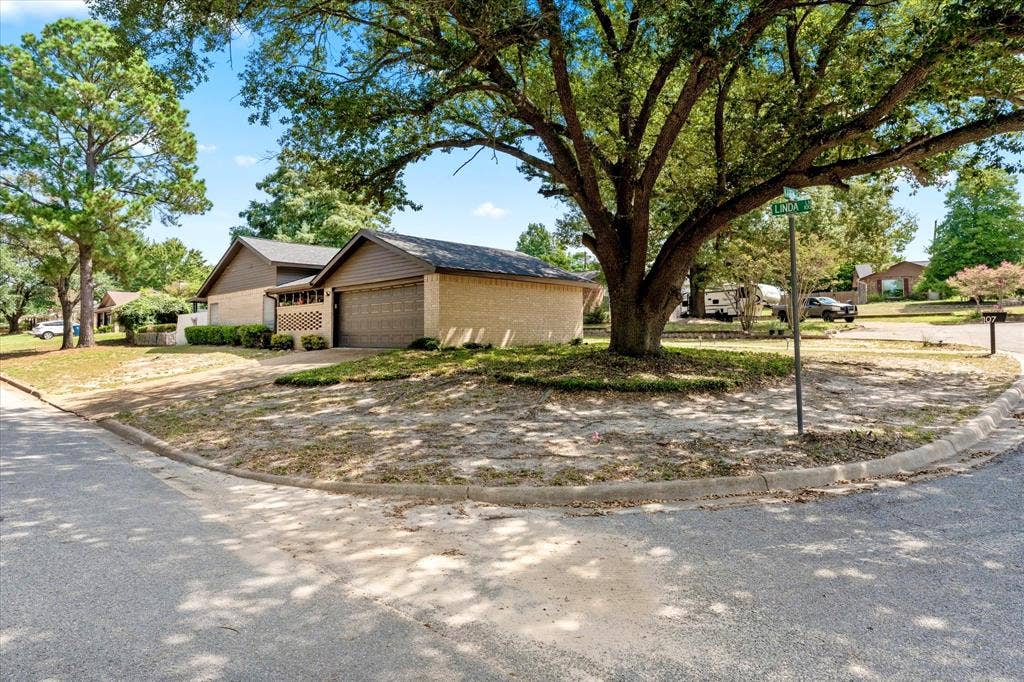 107 Karen Court, Athens, TX 75751 107 Karen Court, Athens, TX 75751