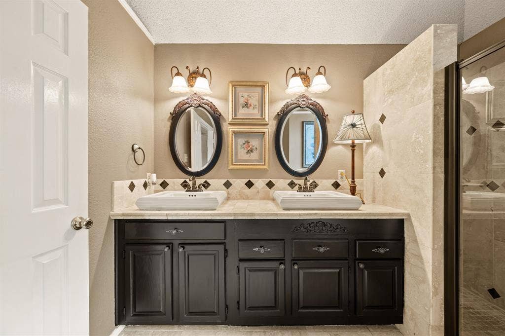 510 Anthony Drive, Euless, TX 76039