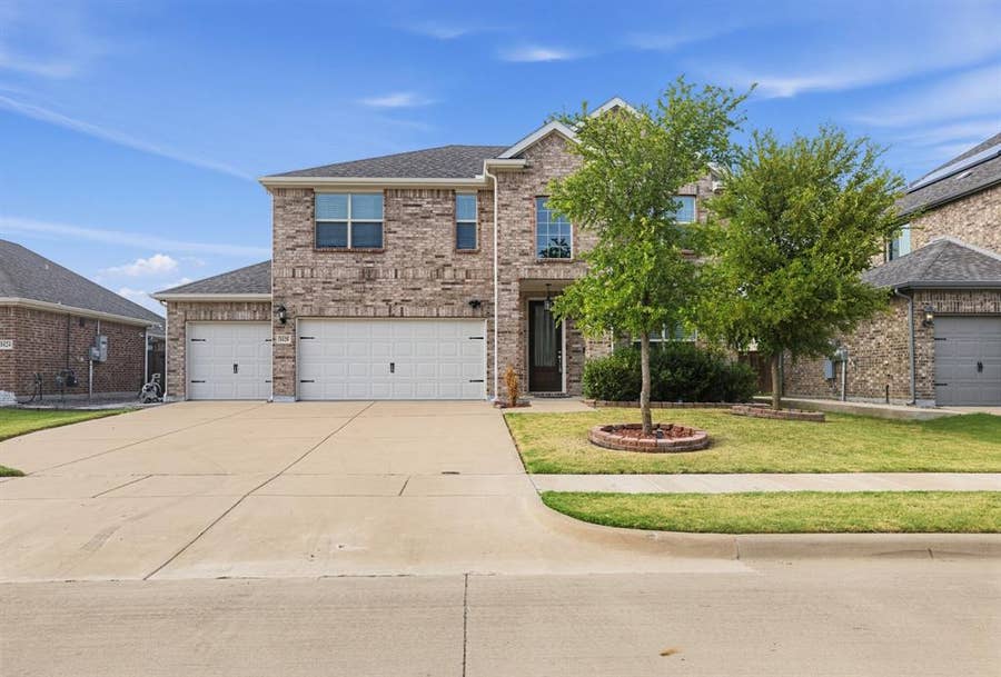 Property photo for 1620 Berry Ridge Trail, Aubrey, TX