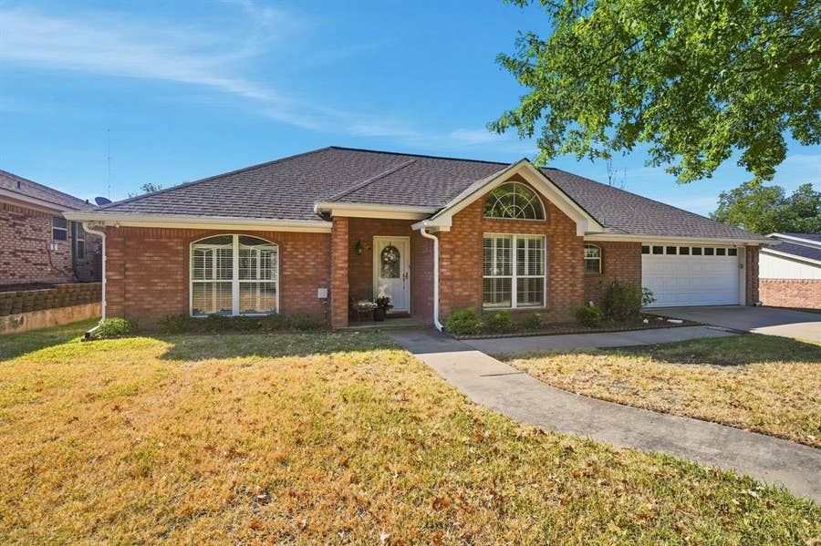 Property photo for 90 Delmore Drive, Hillsboro, TX