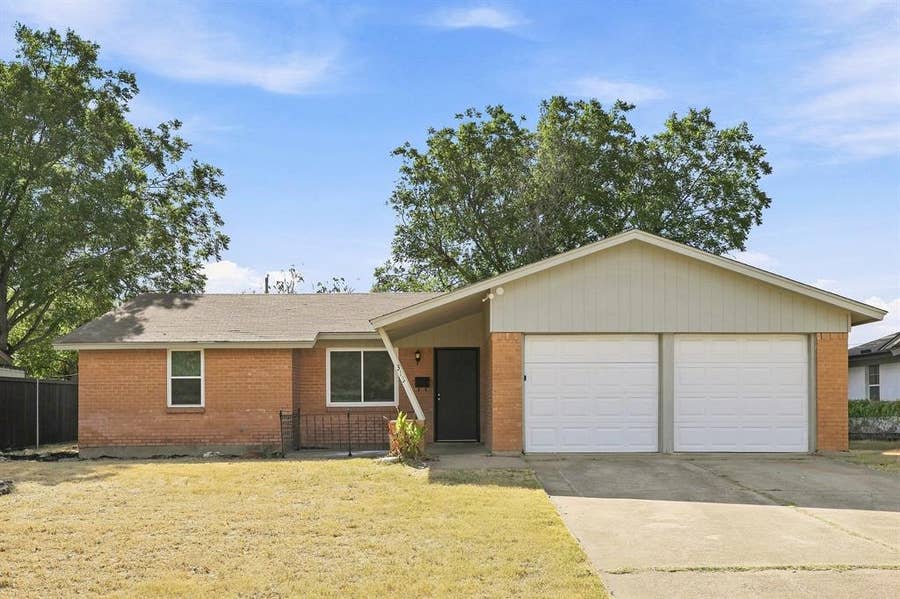 Property photo for 313 Mccurdy Street, Crowley, TX