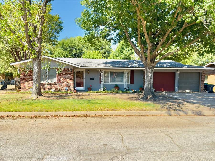 Property photo for 1552 Montclair Drive, Fort Worth, TX