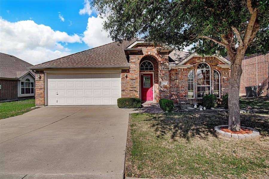 Property photo for 635 Blue Sky Drive, Arlington, TX