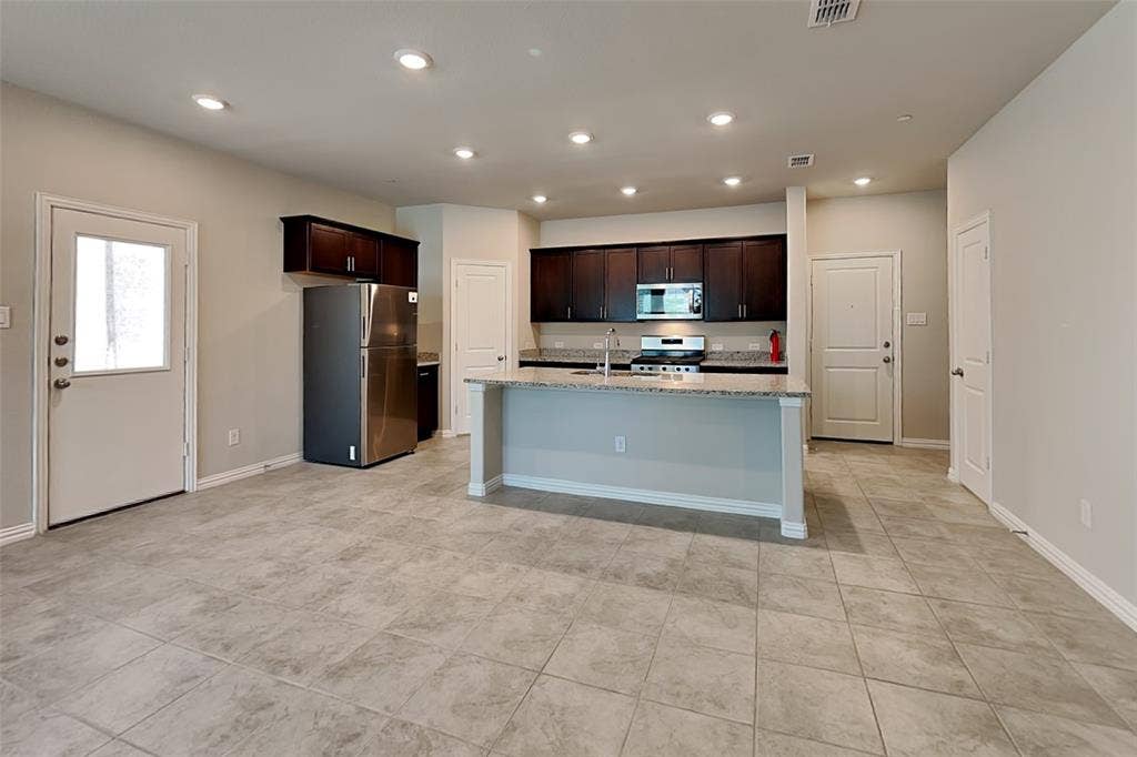 4109 Stockyard Station Lane, Sachse, TX 75048