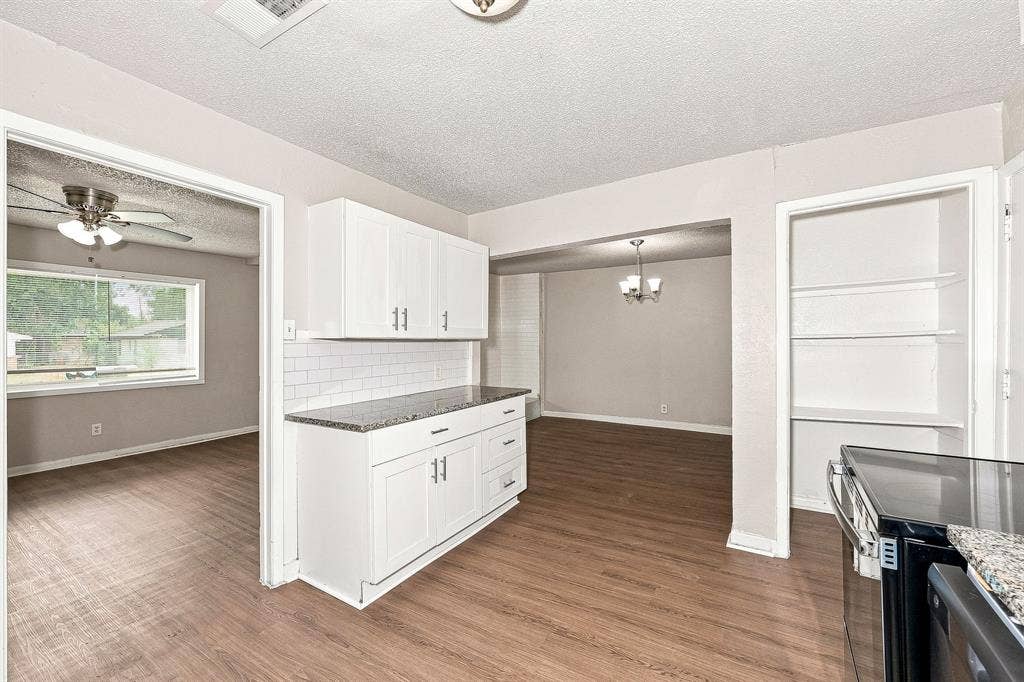 1705 Longview Street, Mesquite, TX 75149 1705 Longview Street, Mesquite, TX 75149