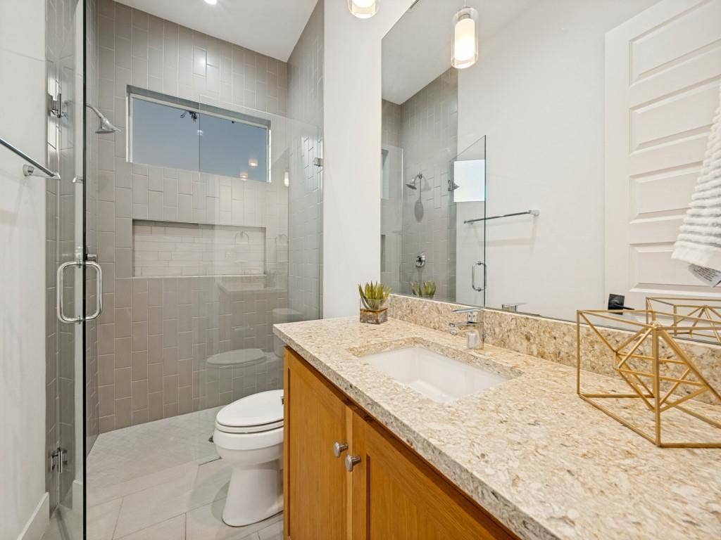 566 Hambrick Road, Dallas, TX 75218