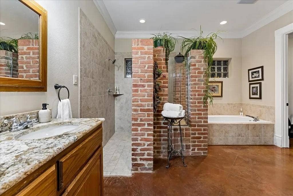 1179 E FM 813, Palmer, TX 75152