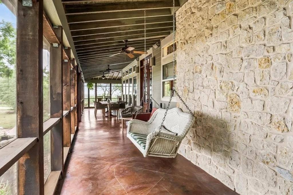 1179 E FM 813, Palmer, TX 75152