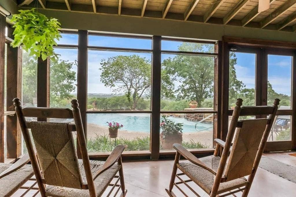 1179 E FM 813, Palmer, TX 75152