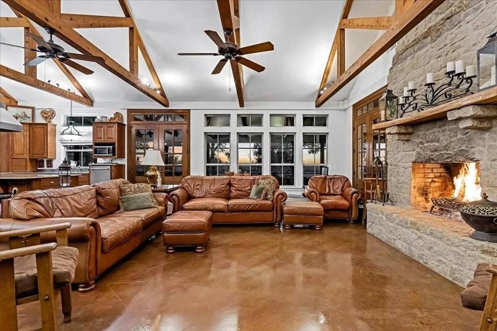 1179 E FM 813, Palmer, TX 75152