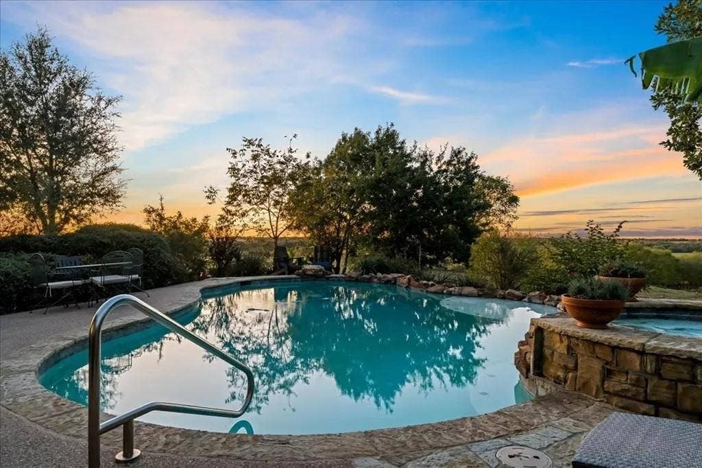 1179 E FM 813, Palmer, TX 75152
