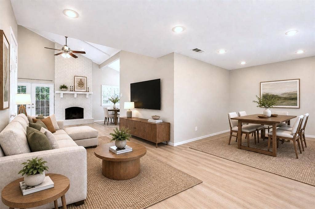 2117 Oak Brook Drive, Richardson, TX 75081 Great room with high ceilings and flexible floorplan. Virtual Staging
