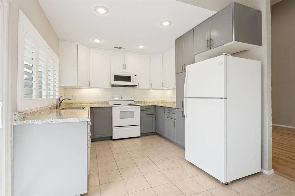 2117 Oak Brook Drive, Richardson, TX 75081 2117 Oak Brook Drive, Richardson, TX 75081