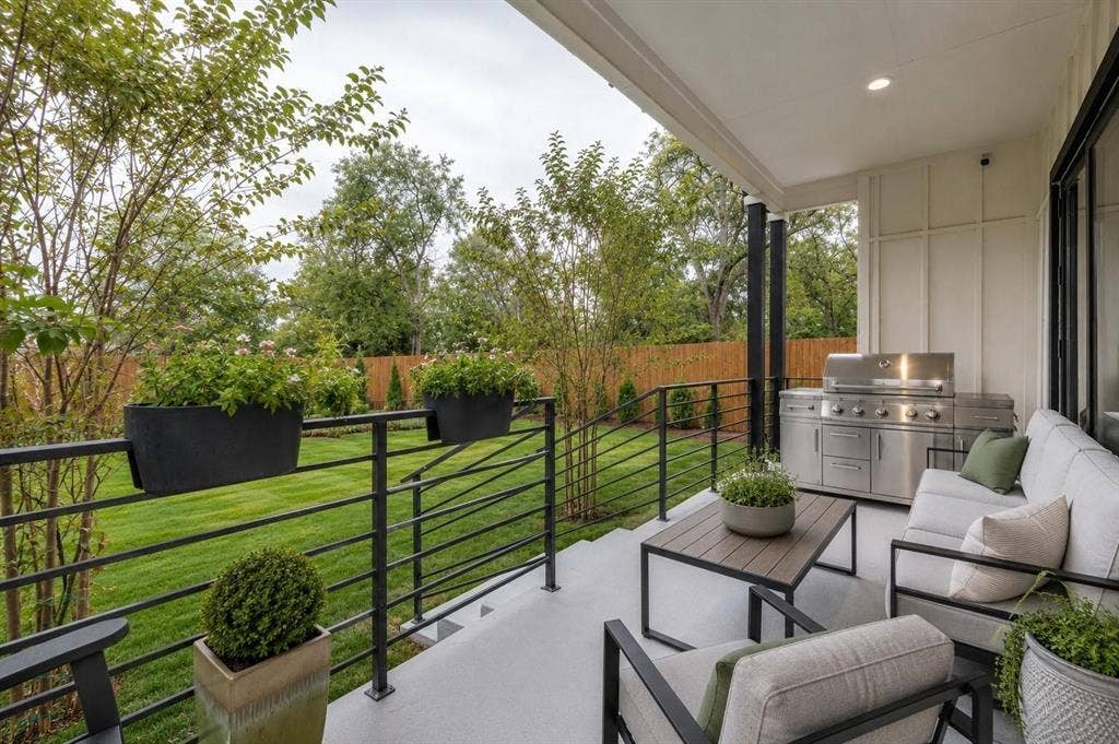 713 Wayne Street, Dallas, TX 75223 Covered patio with integrated stainless steel grill and outdoor kitchen cabinetry