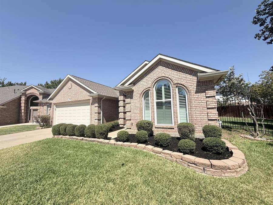 Property photo for 2749 Crystal Glenn Circle, Hurst, TX