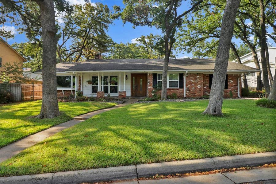 Property photo for 2706 Oak Cliff Lane, Arlington, TX