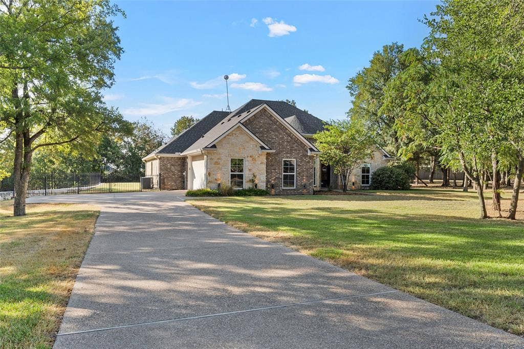 580 Whispering Oaks, China Spring, TX 76633 580 Whispering Oaks, China Spring, TX 76633