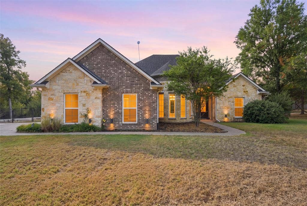 580 Whispering Oaks, China Spring, TX 76633 580 Whispering Oaks, China Spring, TX 76633