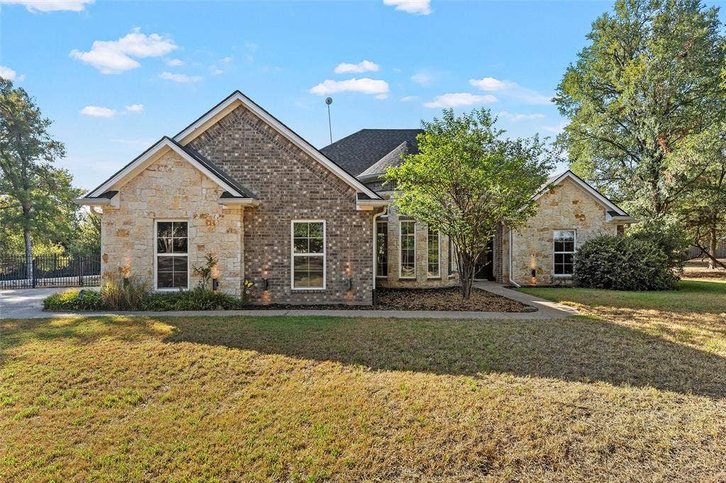 580 Whispering Oaks, China Spring, TX 76633 580 Whispering Oaks, China Spring, TX 76633