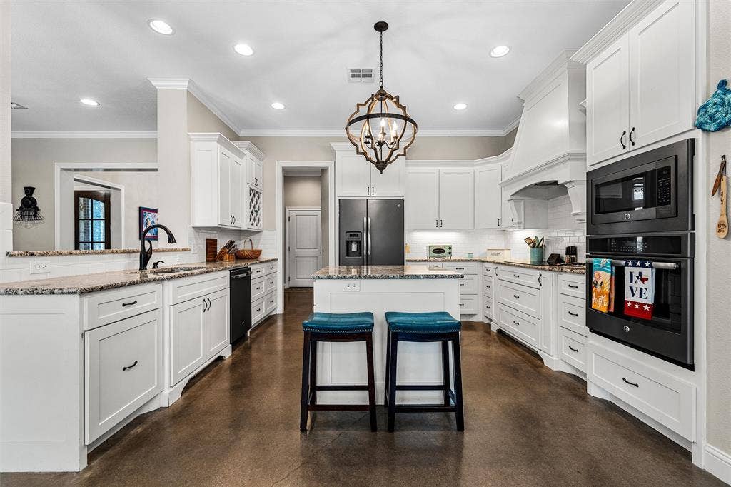 580 Whispering Oaks, China Spring, TX 76633 580 Whispering Oaks, China Spring, TX 76633