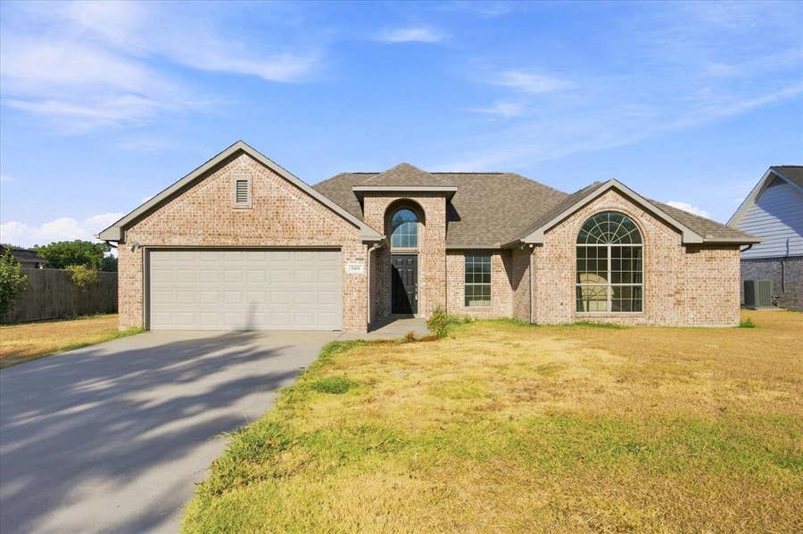 Property photo for 509 Jouette Street, Farmersville, TX
