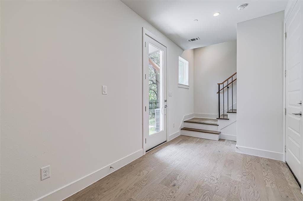6028 Lewis Street, #202, Dallas, TX 75206