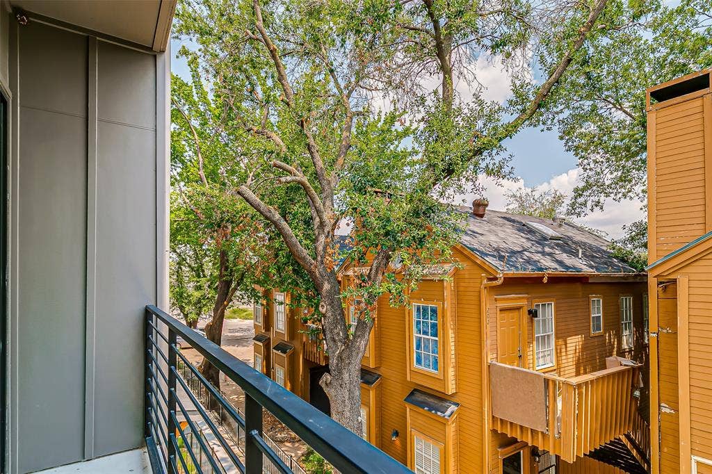 6028 Lewis Street, #202, Dallas, TX 75206