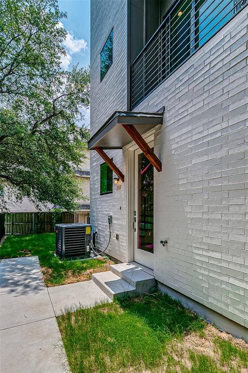 6028 Lewis Street, #202, Dallas, TX 75206
