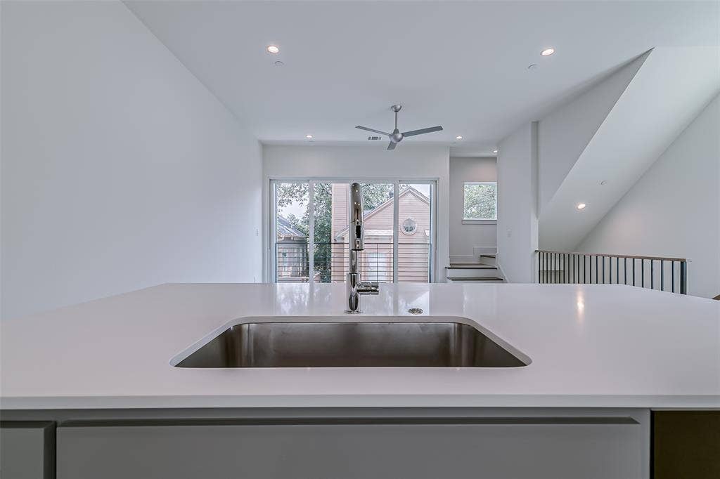 6028 Lewis Street, #202, Dallas, TX 75206