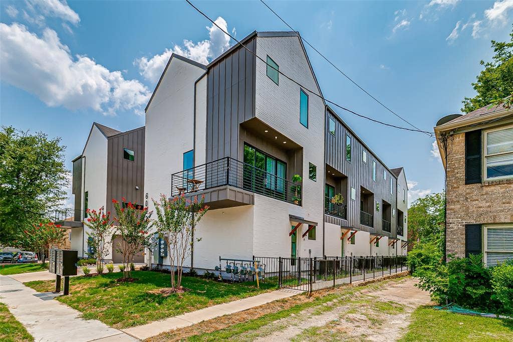 6028 Lewis Street, #202, Dallas, TX 75206