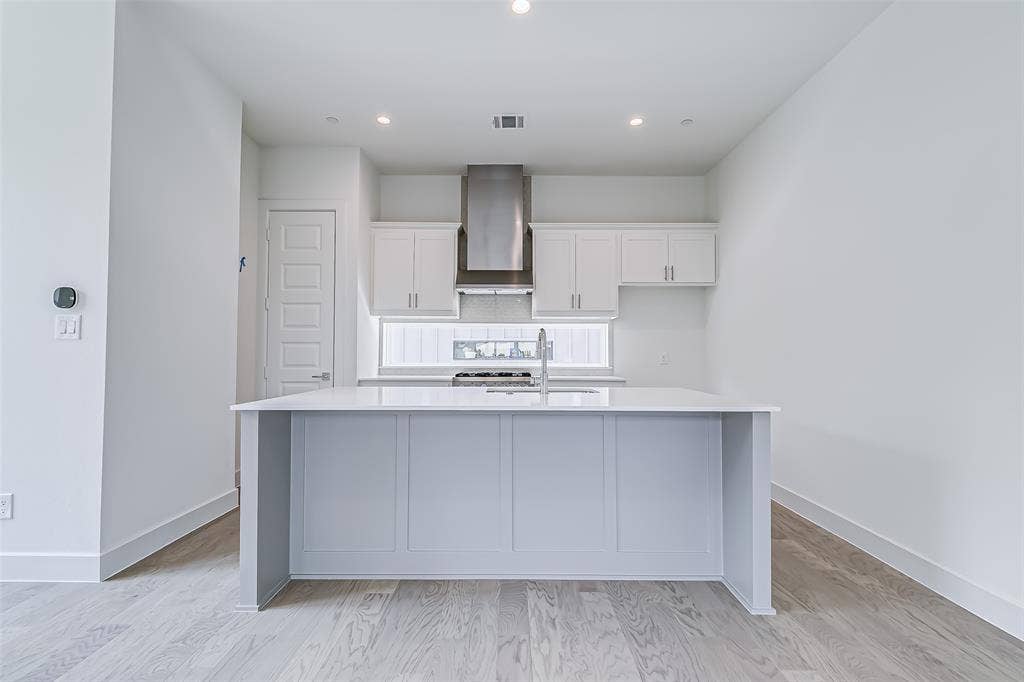 6028 Lewis Street, #202, Dallas, TX 75206