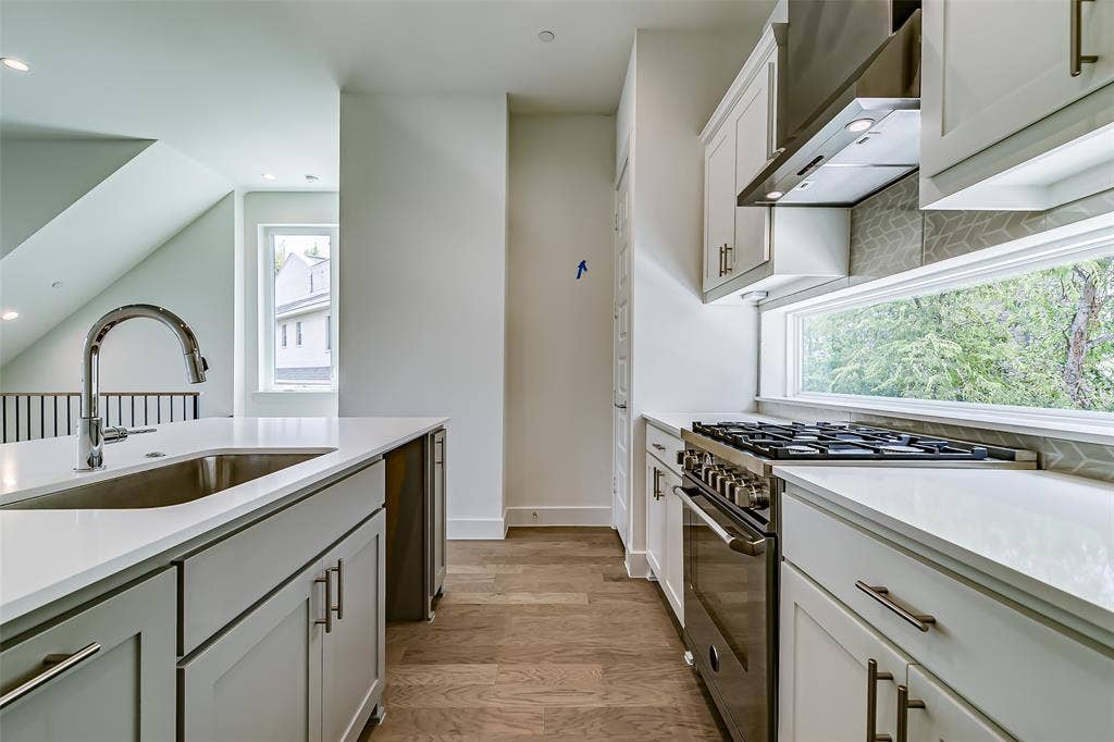 6028 Lewis Street, #202, Dallas, TX 75206