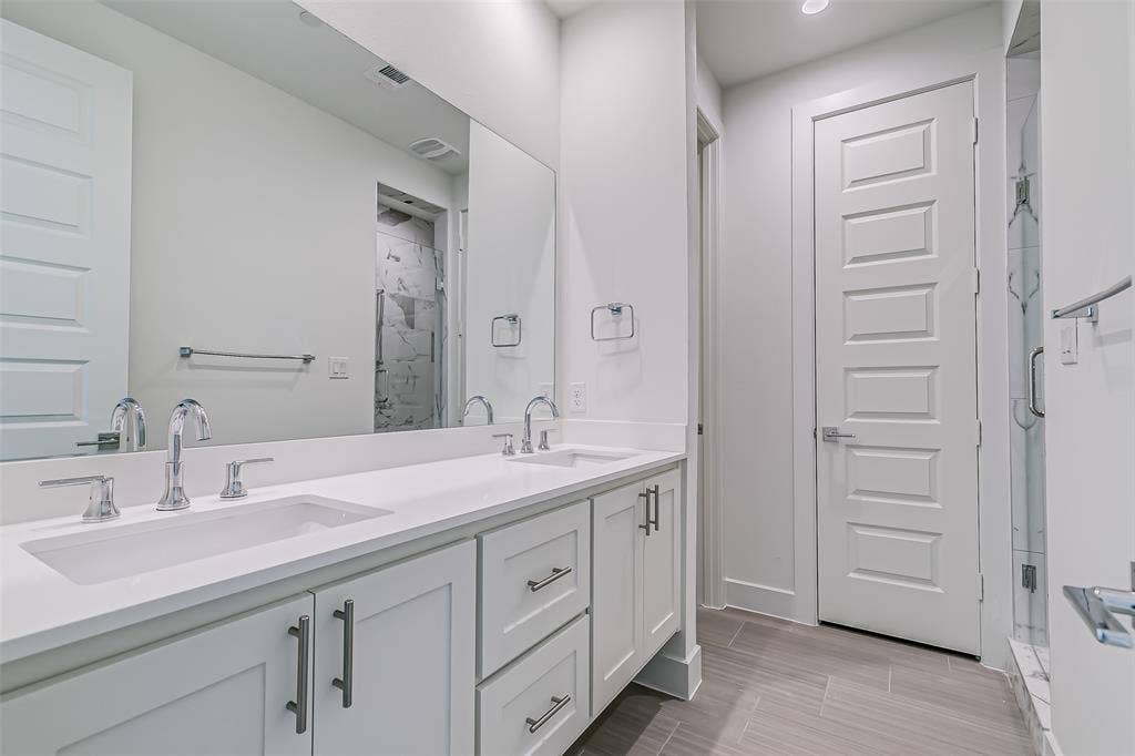 6028 Lewis Street, #202, Dallas, TX 75206