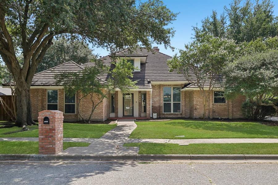 Property photo for 7002 Lake Louise Drive, Arlington, TX