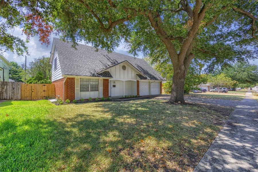Property photo for 715 Melrose Drive, Richardson, TX