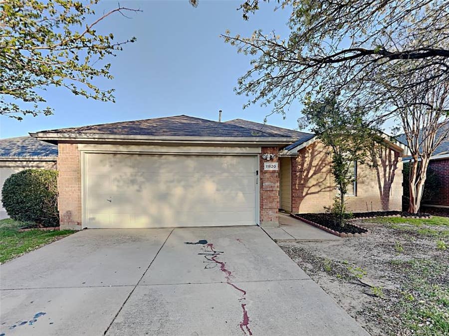 Property photo for 11820 Ponderosa Pine Drive, Fort Worth, TX