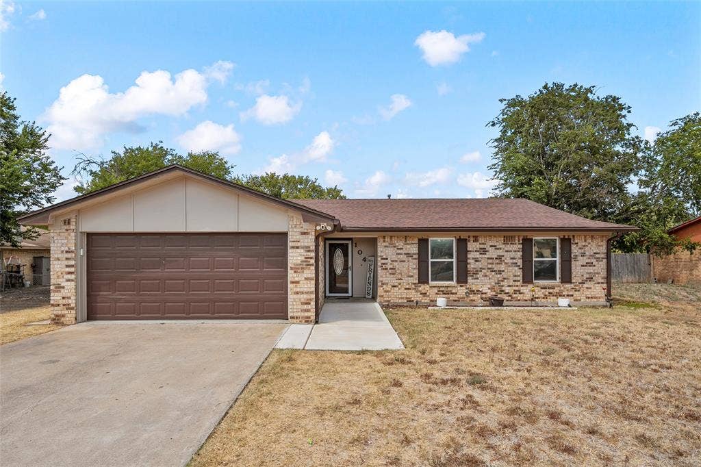 104 Russell Lane, Hewitt, TX 76643