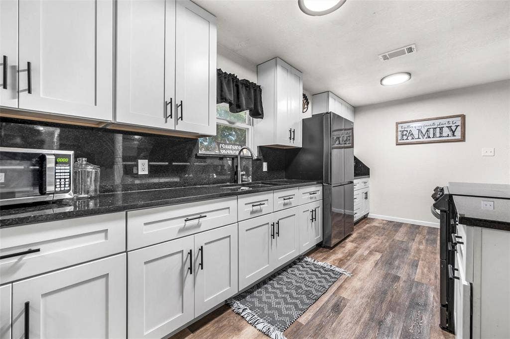 104 Russell Lane, Hewitt, TX 76643