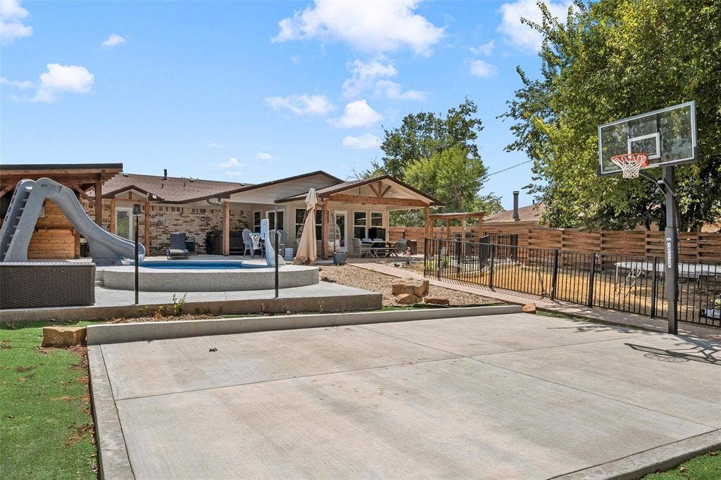 104 Russell Lane, Hewitt, TX 76643
